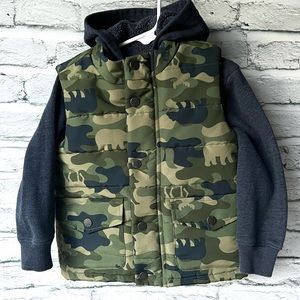 Boys NWT Puffy Camo Vest Size 3T